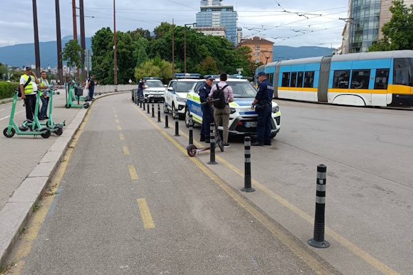 Столичната община продължава засилените акции за безопасно движение на електрическите тротинетки в София