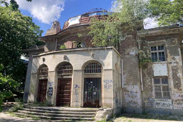 Възстановяването на сградата на минералната баня в кв. „Горна баня“ остава приоритет за Столичната община