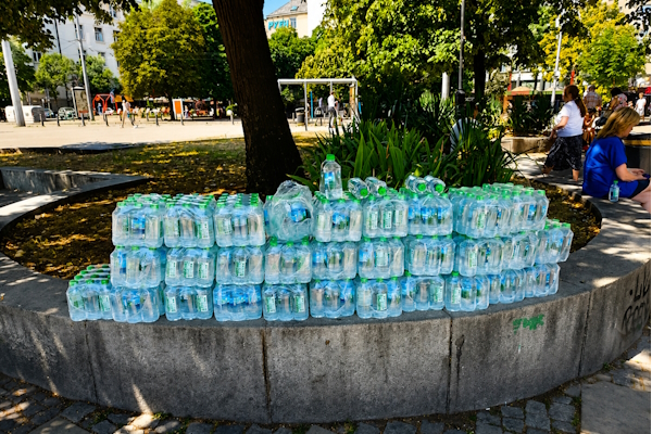 Столична община продължава инициативата за раздаване на безплатна вода заради очакваните високи температури