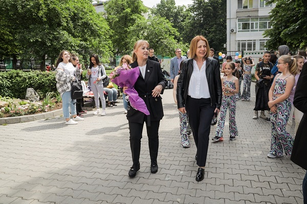 17. СУ „Дамян Груев“ в район „Красна поляна“ с нова многофункционална спортна площадка