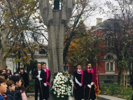 Кметът на София Йорданка Фандъкова поднесе цветя на паметника на Свети Климент Охридски
