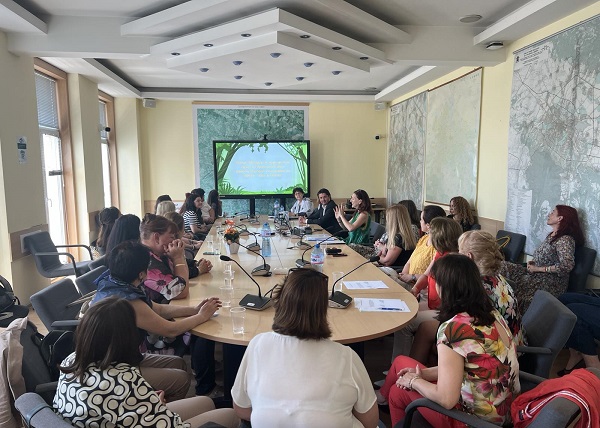 350 деца от столични детски градини научиха думички на българския жестов език по проект „Хей, ръчички“