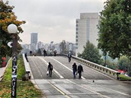 Галерия на открито на Моста на влюбените представя изложбата „Гледки от Ирландия