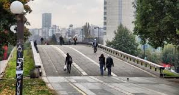 Галерия на открито Моста на влюбените представя изложбата „Гледки от Ирландия