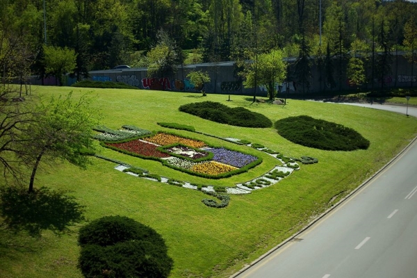 Фандъкова: Цветни фигури в столични паркове заменяме със зеленина