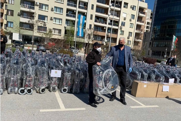 Предоставяме дарение от 50 колички за нуждите на трудноподвижни хора