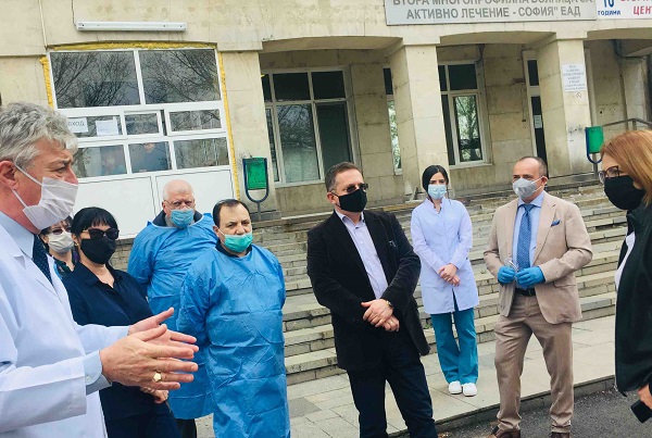 Кметът на София Йорданка Фандъкова прие дарение от медицинско оборудване за общински болници