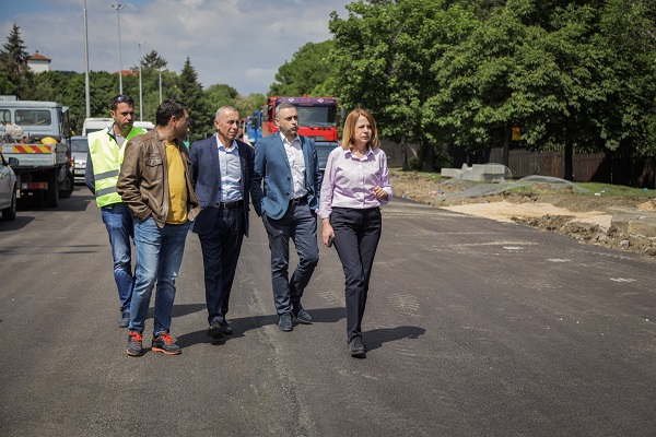 Кметът Йорданка Фандъкова провери ремонта на бул. “България“