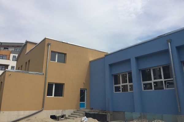 Кметът Йорданка Фандъкова провери изграждането на нова детска градина в кв. “Кръстова вада“