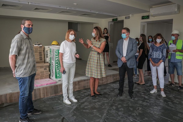 Кметът Фандъкова провери изграждането на сграда на читалище в с. Чепинци и почистването на река Лесновска в района
