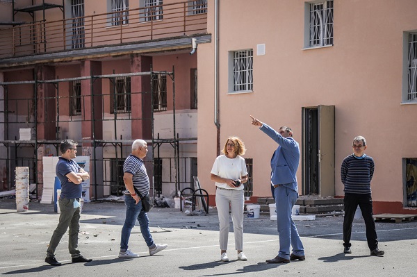 Санират сградата на 14. СУ „Проф. д-р Асен Златаров“ в ж.к. „Банишора“